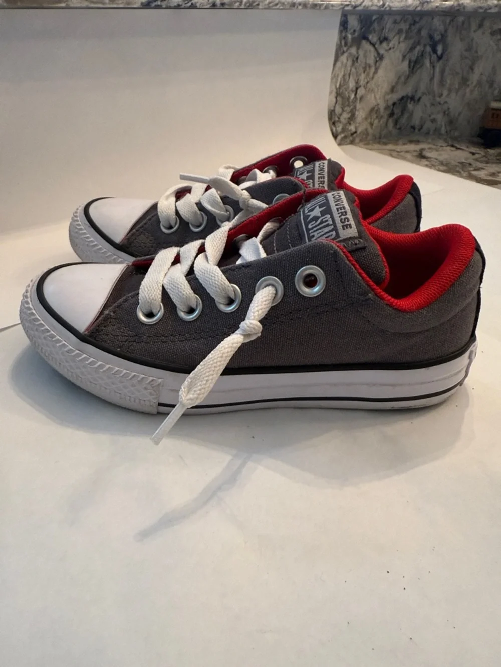Converse Chuck Taylor All Star Street Trainers Sneakers Kids Size 11. Unisex